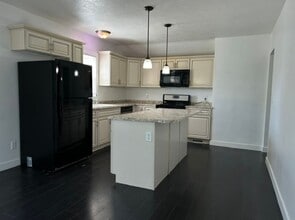 Building Photo - 51 N Chicago St