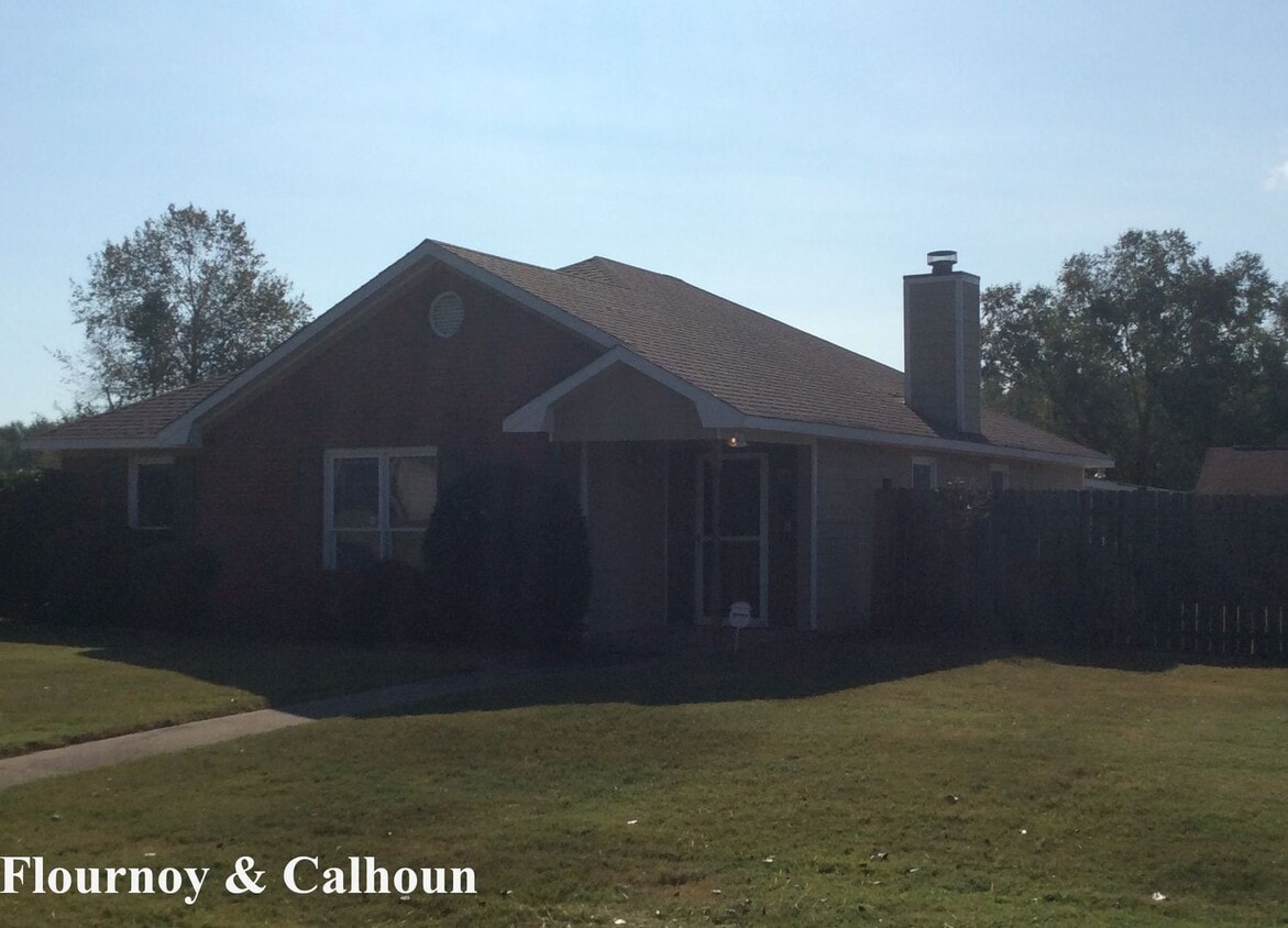 Primary Photo - 5798 Stoneridge Drive- North Columbus