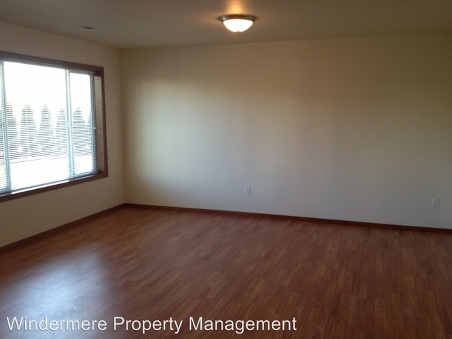 Building Photo - 616 Riverview Rd