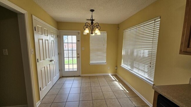 Foto del edificio - 2748 Maggie Woods Pl