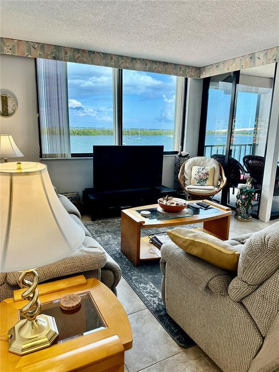 Foto del edificio - 6295 Bahia Del Mar Cir