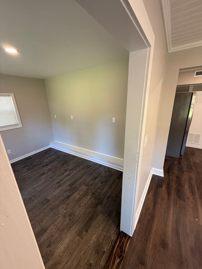 Building Photo - 809 3rd Ave