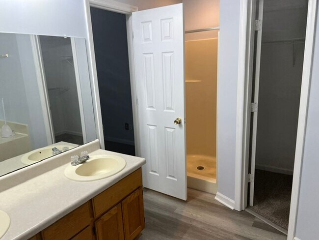 Building Photo - 121 Timber Ridge Dr