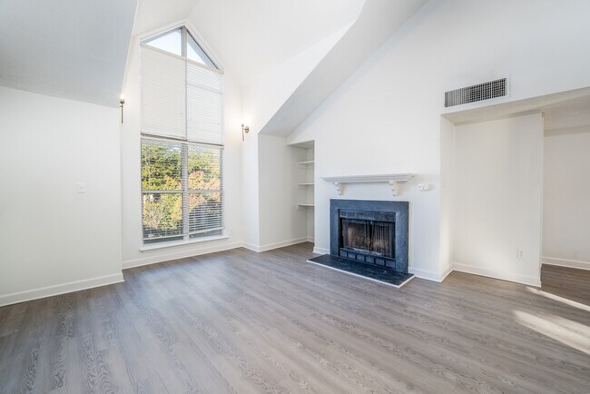 Foto del edificio - McIver Square Apartments