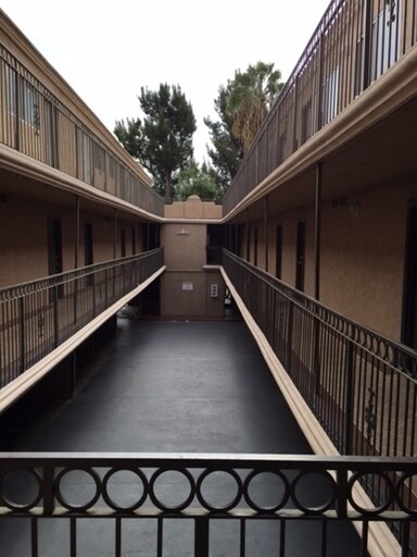 Foto del edificio - 6955 Baird Ave