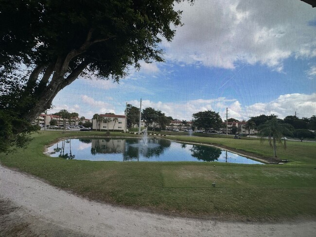 Building Photo - 2nd Floor Corner Condo in Hollybrook Golf ...