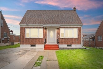 Building Photo - 813 N Kiowa St