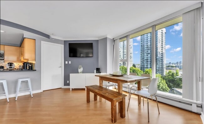 Building Photo - 1009 Expo Blvd