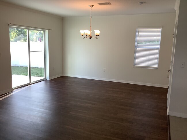 Foto del edificio - 807 Wiltonway Dr