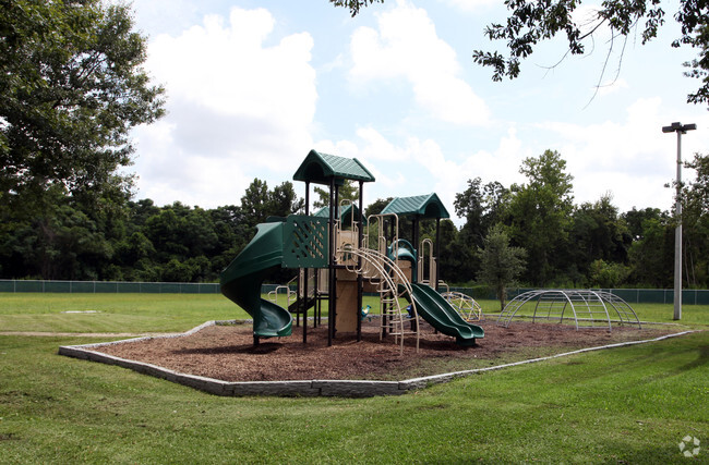 Building Photo - Forest Meadows East