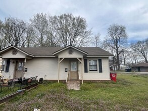 Building Photo - 502 Quay St