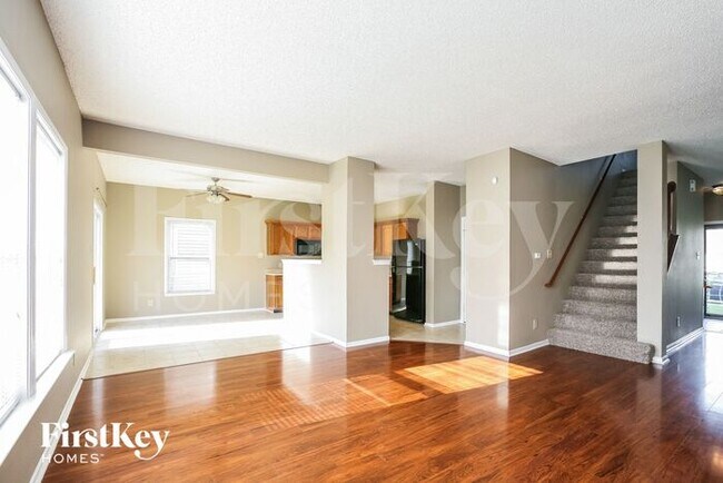 Foto del edificio - 6262 Looking Glass Ln