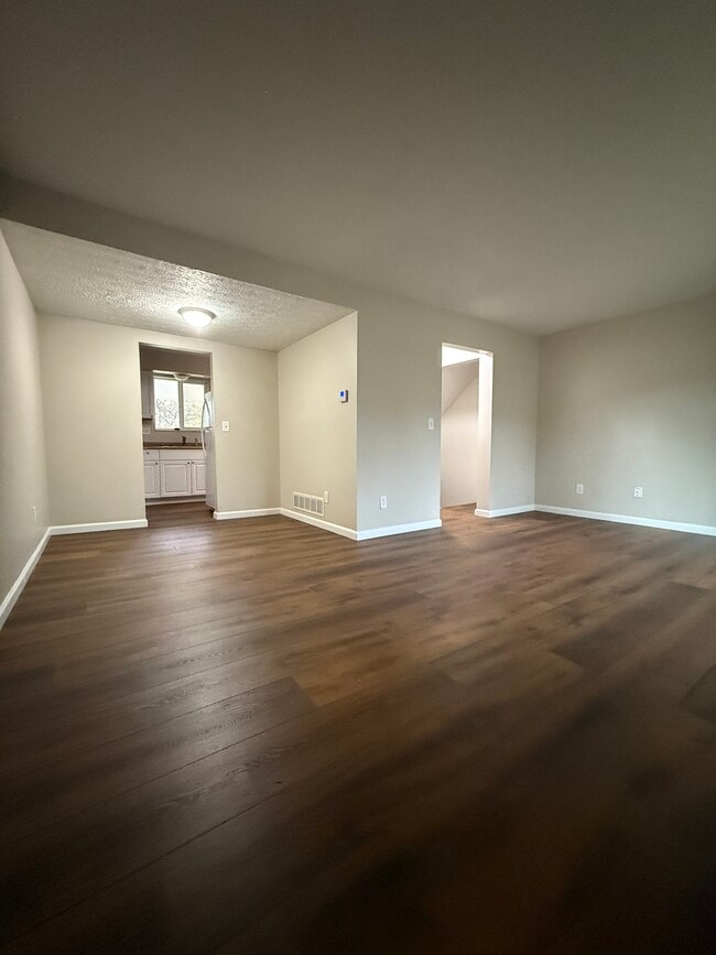 Dinging Room - 7575 Bingham Ct
