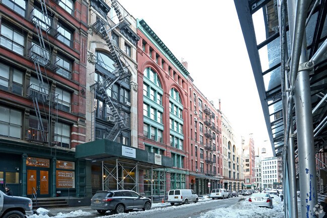 Building Photo - 152 Franklin St