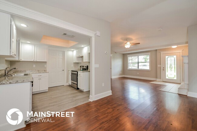 Building Photo - 4820 Camus St