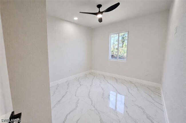 Foto del edificio - 4820 24th St SW