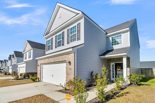 Building Photo - Meticulous 3 Bedroom Home in Lindera Prese...