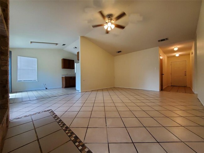 Building Photo - 2210 N Celia Dr