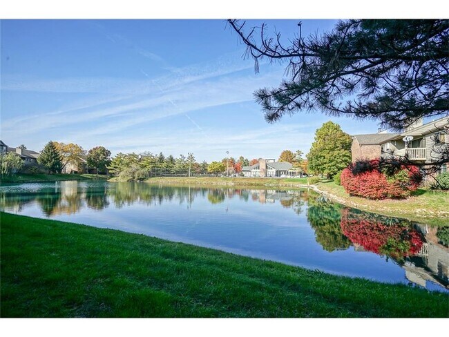 Foto del edificio - 4480 Village Ln