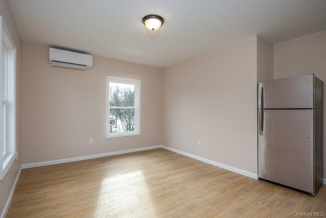 Building Photo - 72 S Main St