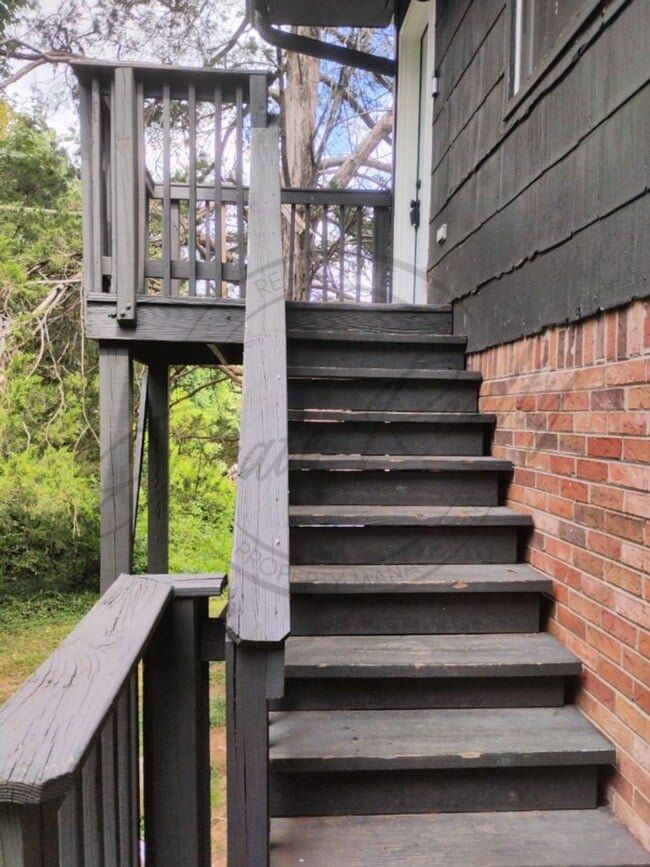 Building Photo - SPECIAL: 1/2 OFF APPLICATION FEES AND 1/2 ...