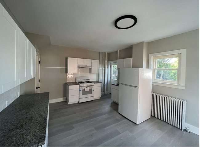 Foto del edificio - This beautifully remodeled single-family r...