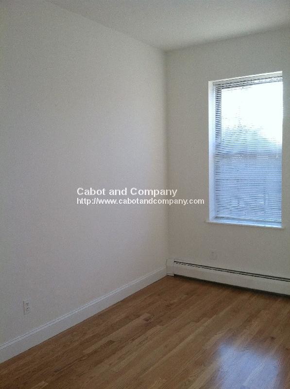 Foto del edificio - 225 E Berkeley St