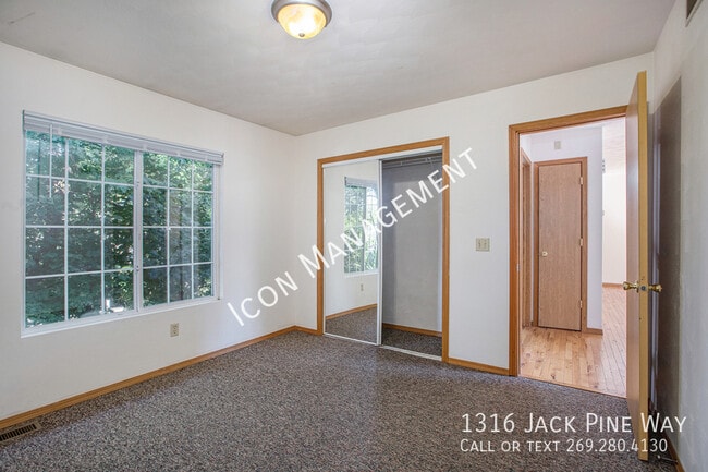 Building Photo - 1316 Jack Pine Way