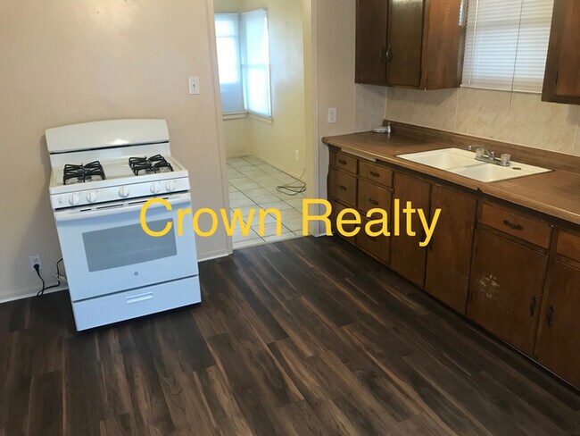 Foto del edificio - 2/1 home on corner lot, Tulare