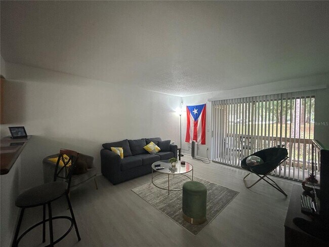 Foto del edificio - 1810 NW 23rd Blvd