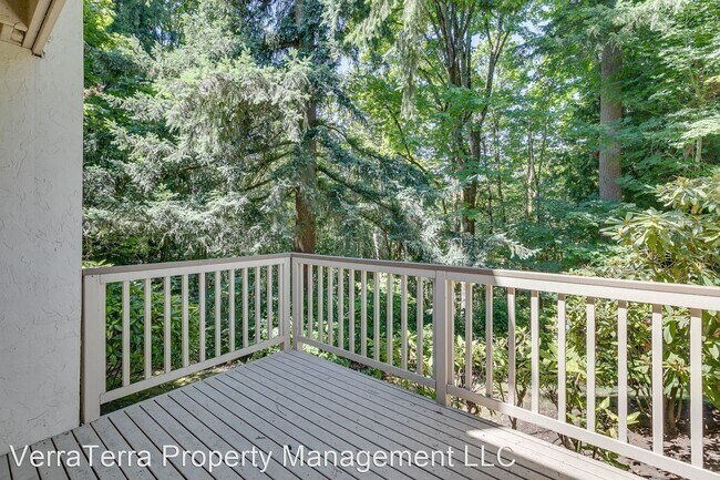 Building Photo - 2 br, 2.5 bath House - 16008 Village Green...