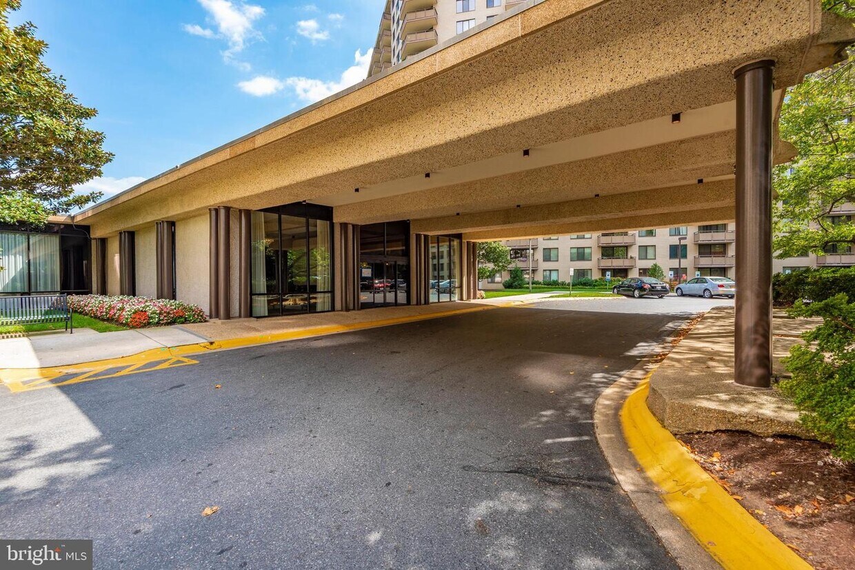 5225 Pooks Hill Rd Unit 216S, Bethesda, MD 20814 Room for Rent in