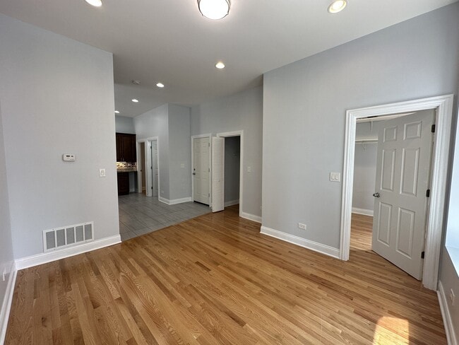 Foto del edificio - 1504 W Division St