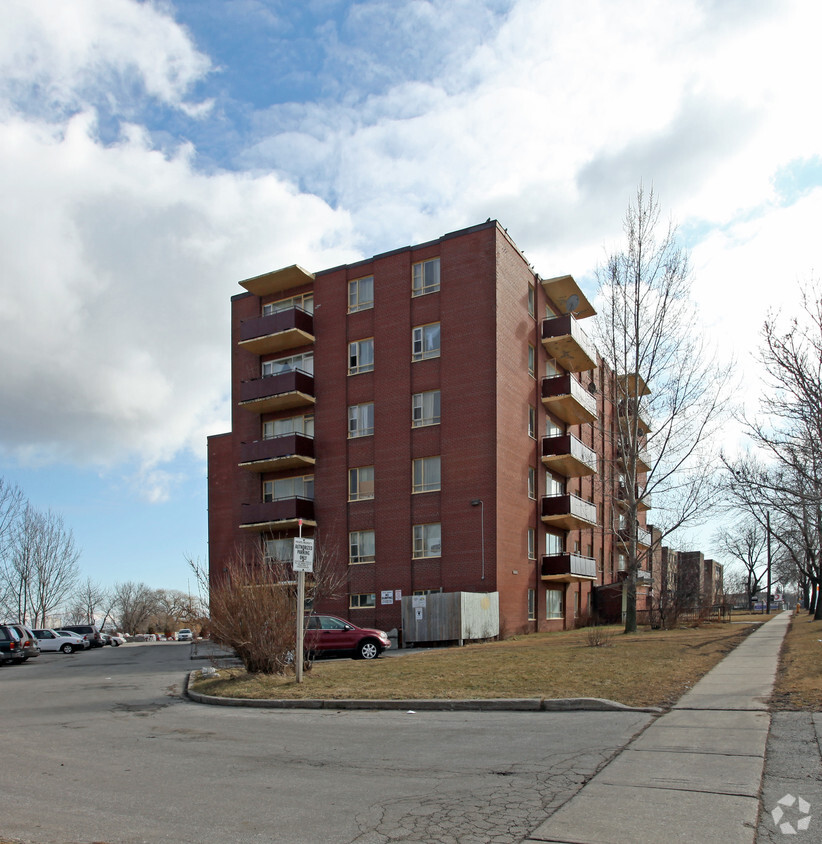 Building Photo - 1555 Birchmount Rd