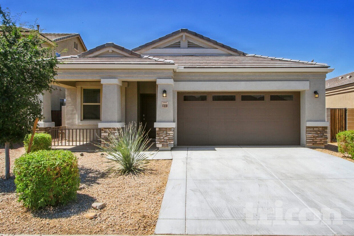 Foto principal - 17030 N Rosemont St