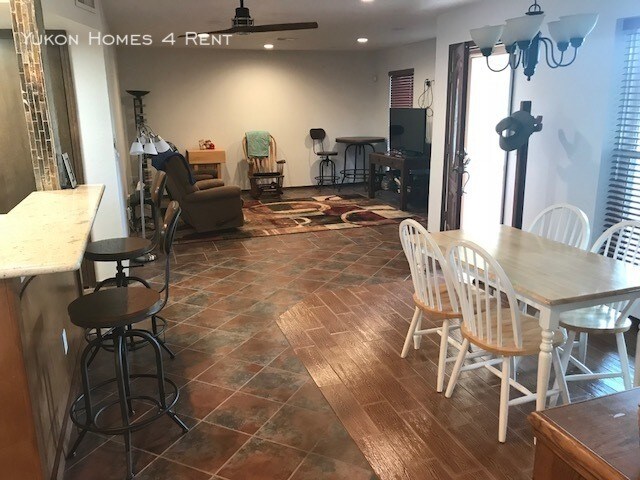 Foto del edificio - 1408 N Sara Rd