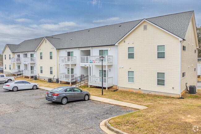 Building Photo - Peachtree Place