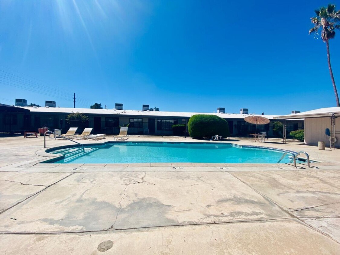 Foto principal - 1465 N Swan Rd