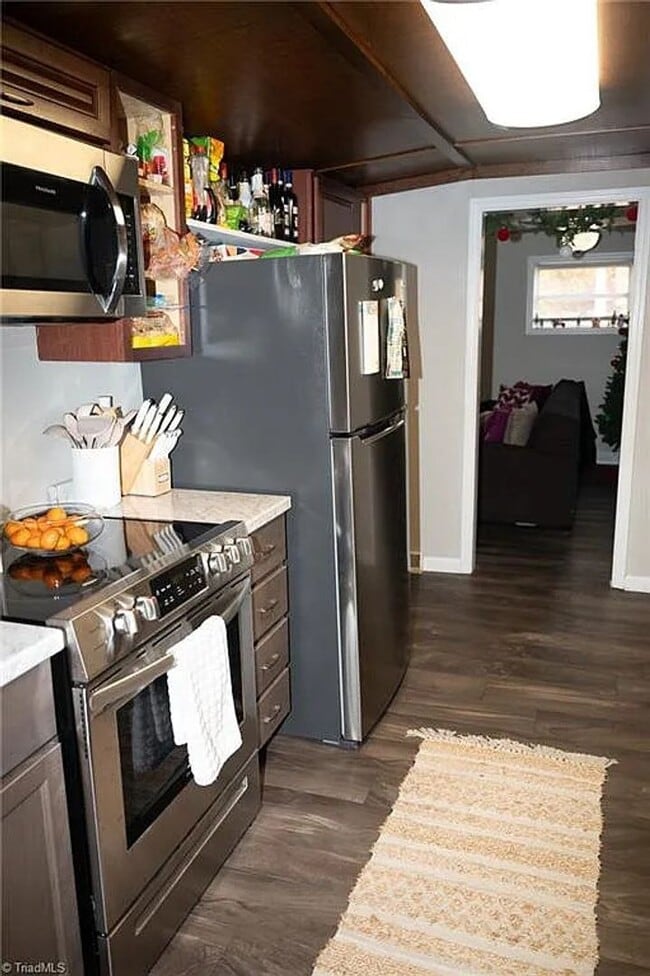 Building Photo - Spacious 4-Bedroom Home with Large Yard in...
