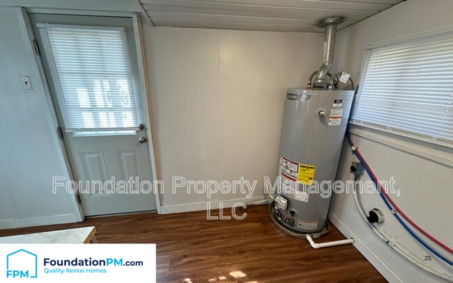 Building Photo - 2569 Henderson St