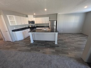 Building Photo - 472 Montana