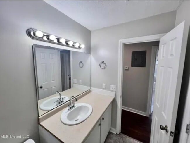Building Photo - 1311 Fernwood Dr