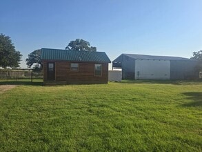 Building Photo - 527 Walker Ln