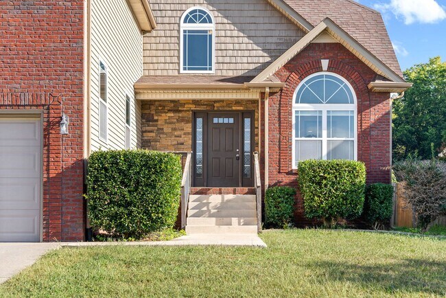 Foto del edificio - Pet Friendly Three Bedroom with Bonus in Rossview!