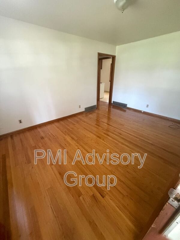 Building Photo - 1327 NE Winfield Ave