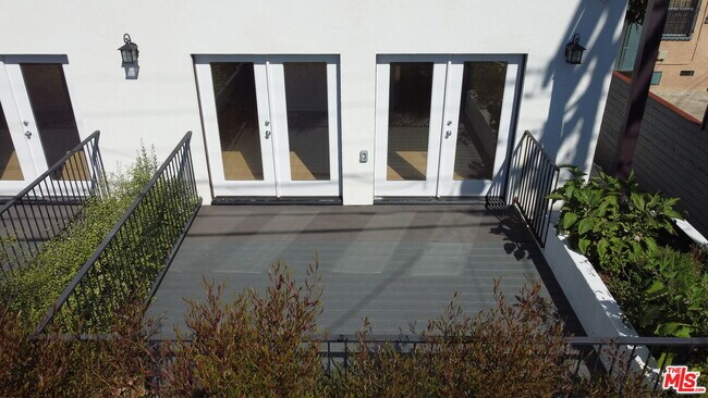 Foto del edificio - 3047 Wellington Rd