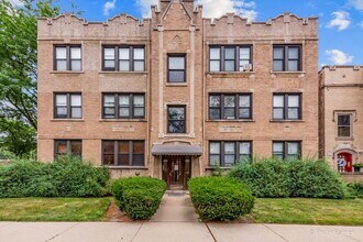 Building Photo - 5659 N Artesian Ave