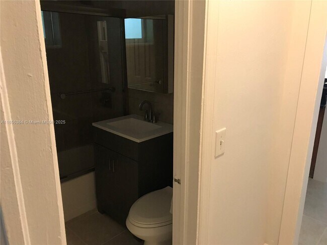 Foto del edificio - 757 NE 127th St