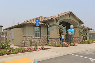 Building Photo - Luxe Ripon Apartments - RENT SPECIALS!!!