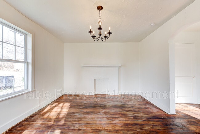 Building Photo - 1700 E Park Pl